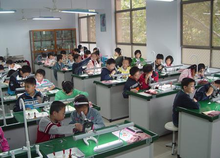 中小學(xué)生科學(xué)素養培育而開(kāi)設的實(shí)驗室